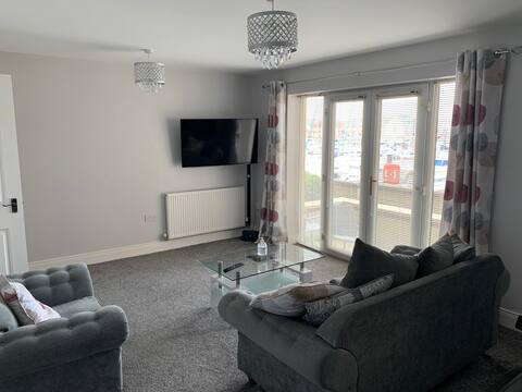 Beautiful Marina View  - 2  bedroom Apartment