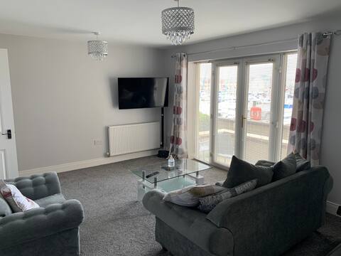 Beautiful Marina View  - 2  bedroom Apartment