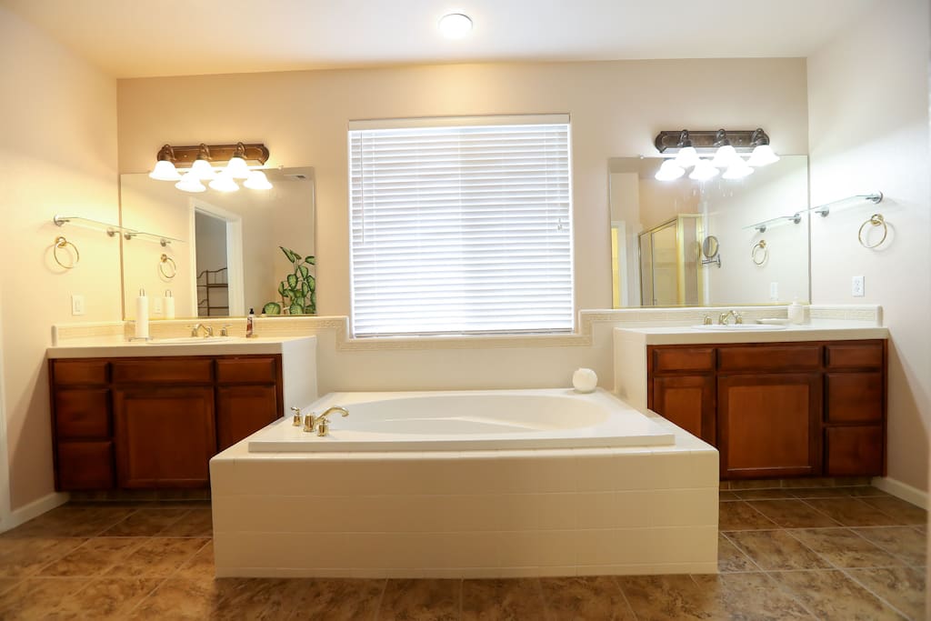 Master Bedroom Bathroom