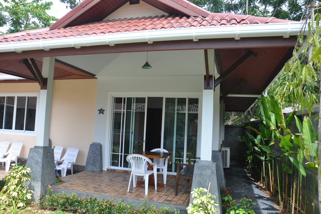 another entrance cottage view