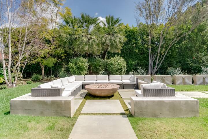 Masterpiece, Views, Private with Walls of Glass gallery image 3