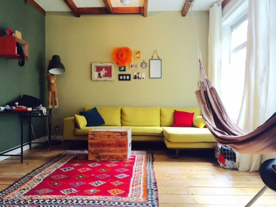 LIVING ROOM WITH A SLEEPING SOFA BED