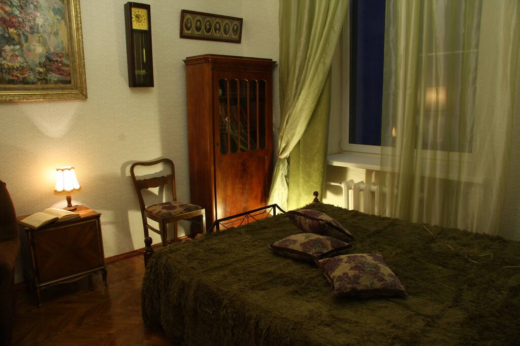 Спальня с двуспальной кроватью / Bedroom with double bed