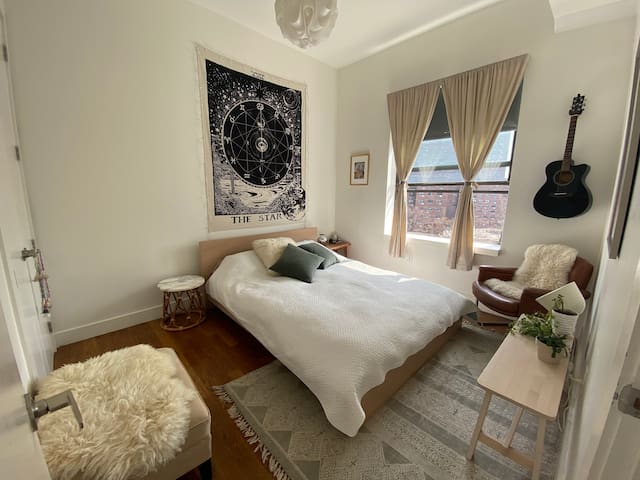 Beautiful 2-bedroom in Williamsburg