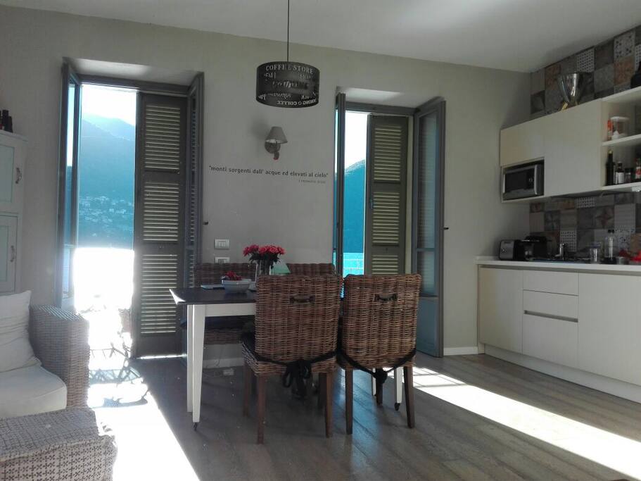 Livingroom & Kitchen