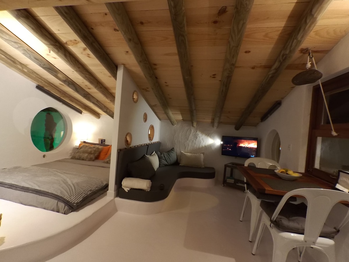 Popular Airbnb listing: Athenea Luz - Independent Mini House in Tinajo