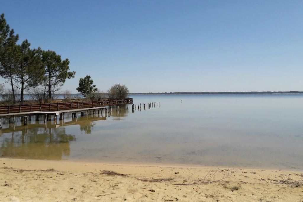 Plage à quelques mètres ...