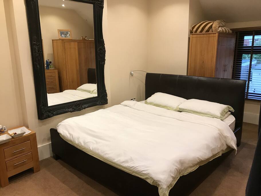 Main Bedroom with en-suite bathroom