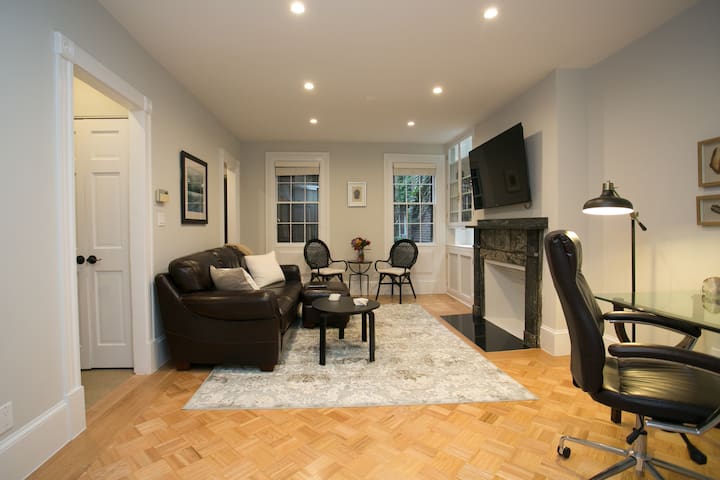 Lrg 4 Bdrm Prvt. Patio Quiet Top Location Parking