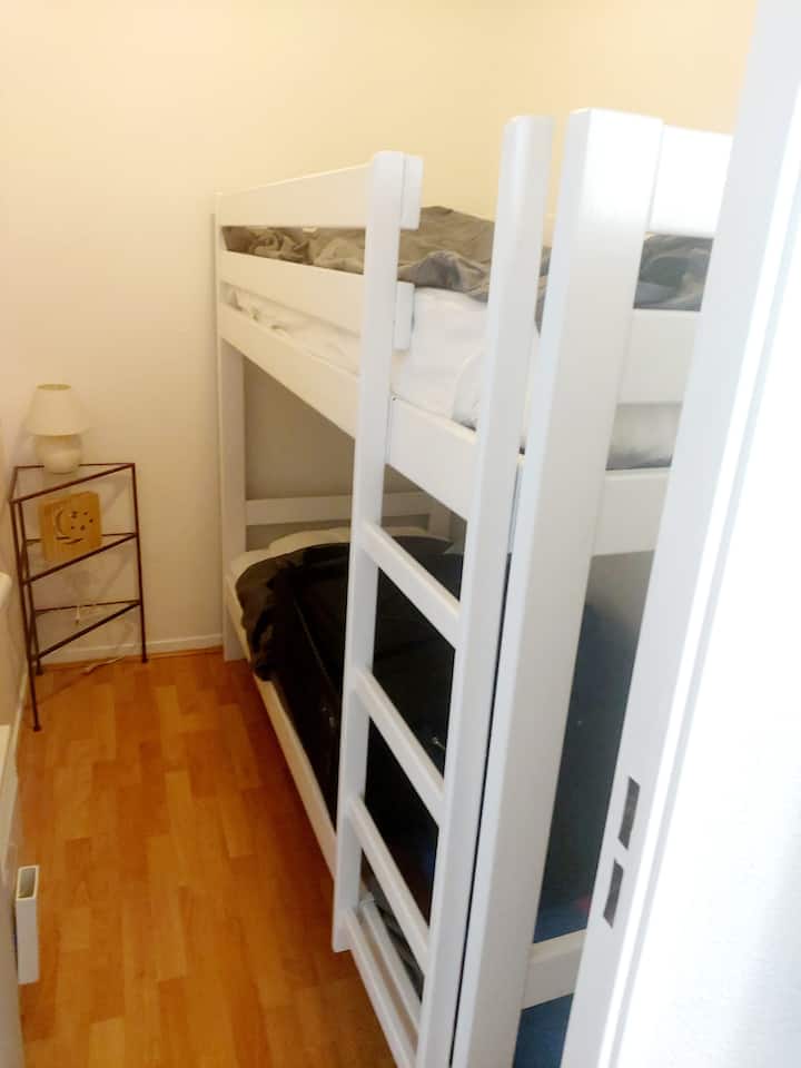 壁室2張單人上下鋪