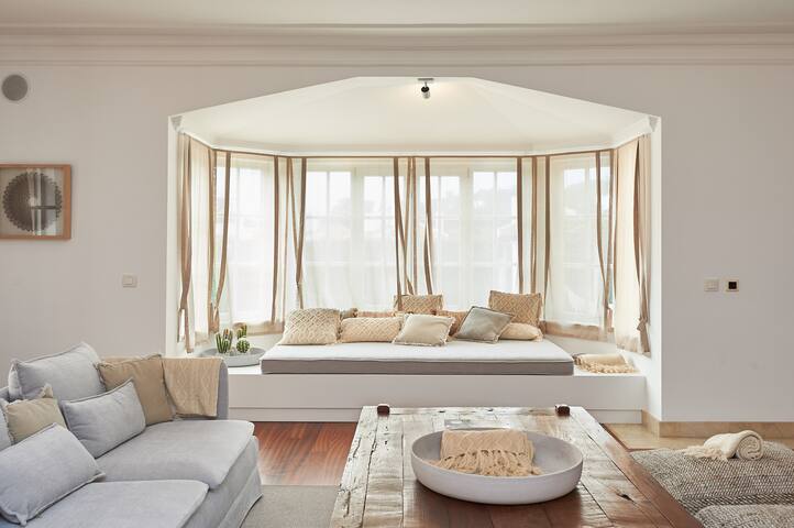 Exclusive Noble Villa: Six Suites, Estate Pool gallery image 3