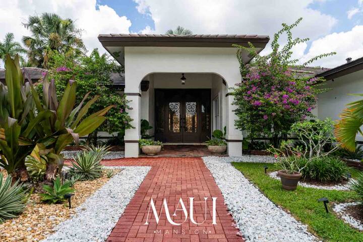 Maui Mansion Miami is ahome w/private resort pool gallery image 2