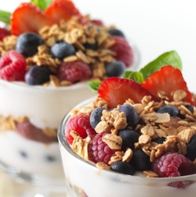 Complimentary breakfast with cereal, toast, fresh fruit, cheese, croissant or pastry, yogurt, tea & coffee. Please note fruit changes each season.