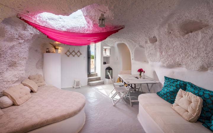 Aloni, Katogas leads directly to the outdoors patio