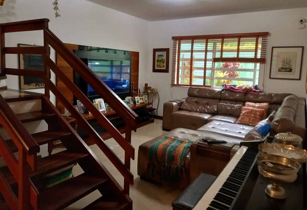 Anúncio popular: CasaSobrado Historic neighborhood Sta Felicidade for 6p em Santa Felicidade