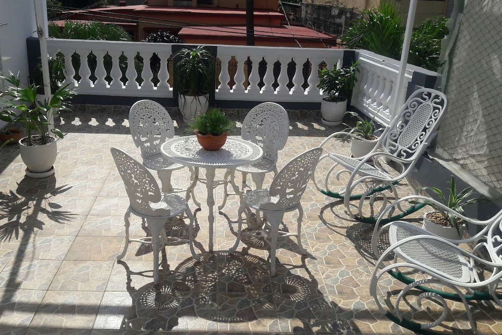 parte de la terraza donde pueden disfrutar al aire libre