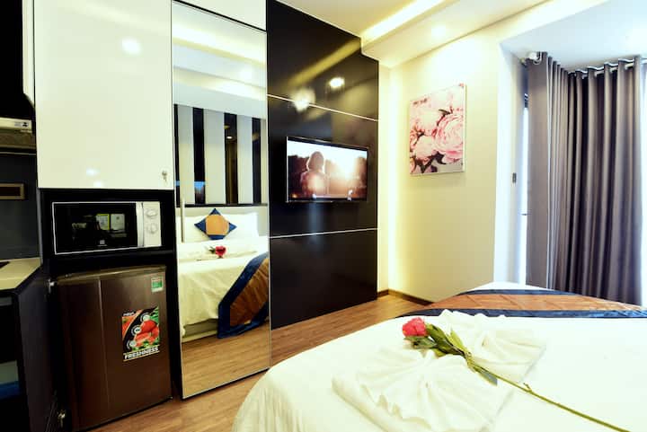 Целосна опрема како микробранова печка, фрижидер