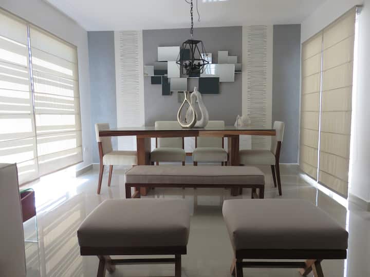 Nice and comfortable house, pool near the beach