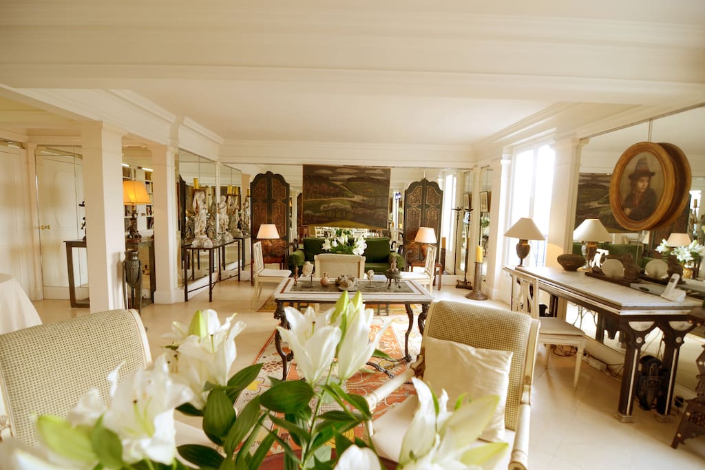 Spacious beautiful living room