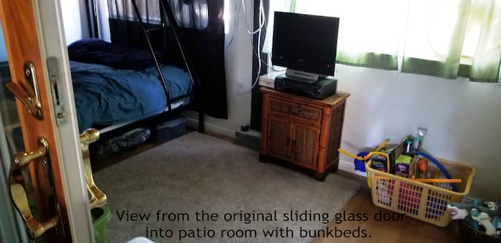 Esta habitación no está aislada, por lo que haría frío por la noche en invierno y caliente durante el día en verano. 