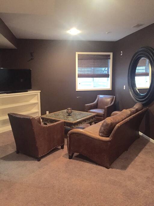 Living room with free wifi and TV.