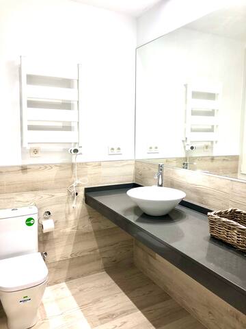 Foodies Location. Surf. Netflix 3 BDR gallery image 4