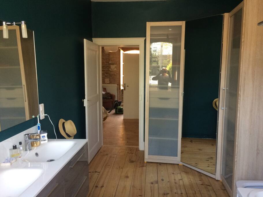 Grande salle de bain.