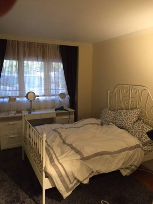 bedroom with full bath