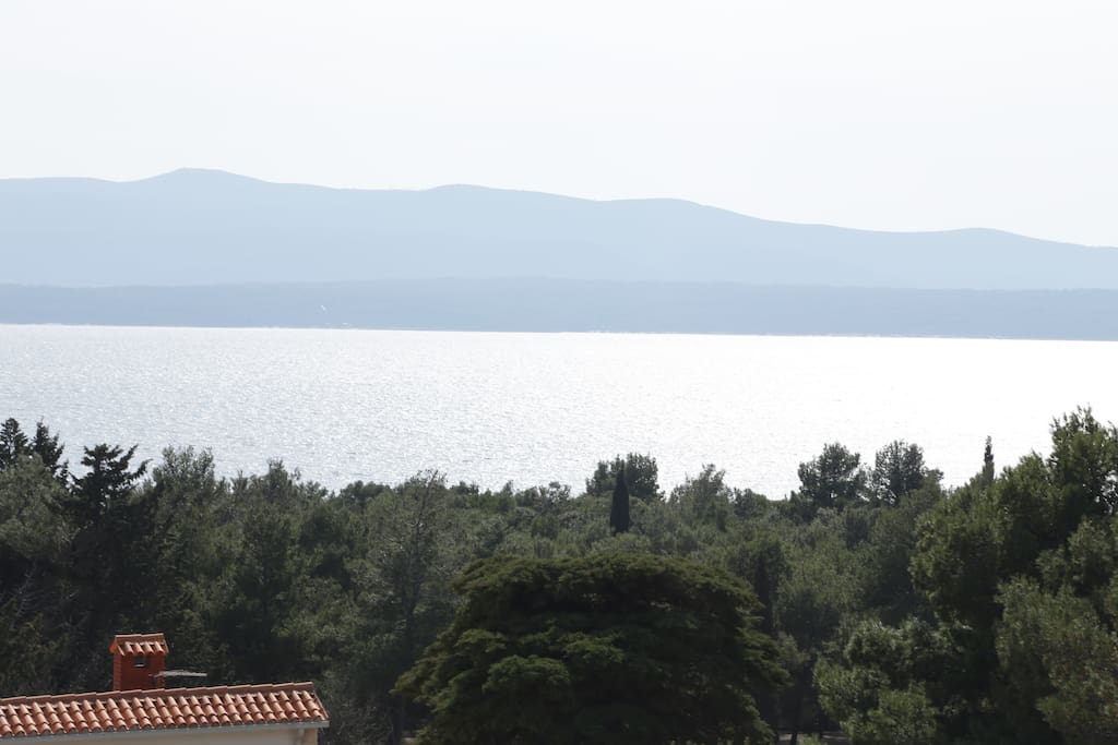 Calm residential area and unobstructed view due to 2nd floor location.