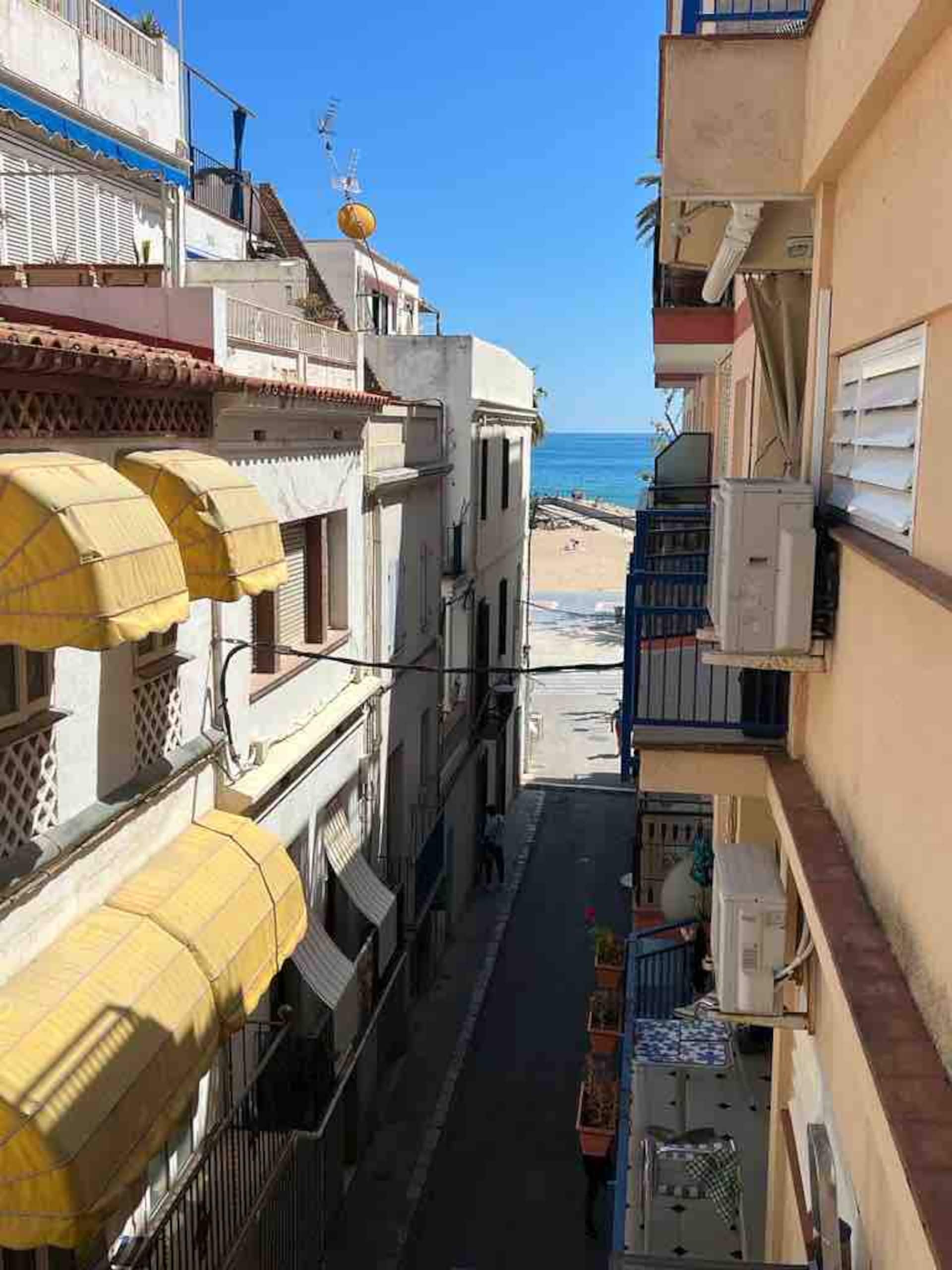 Sitges Center 30 sec to beach sea view balcony