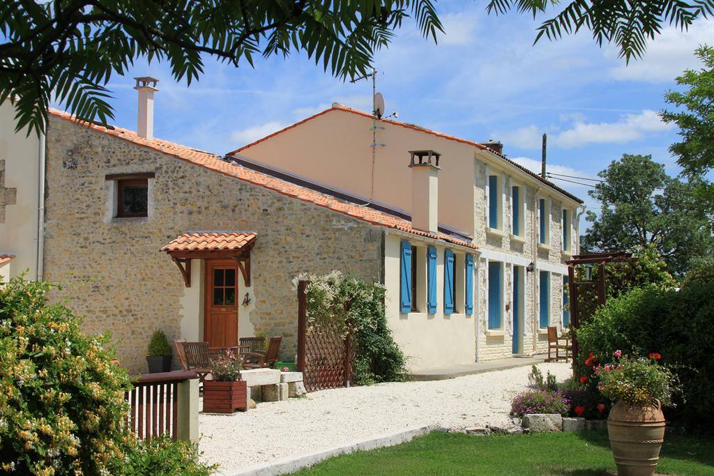 C18th Charentaise Farmhouse Cottage\ Gite