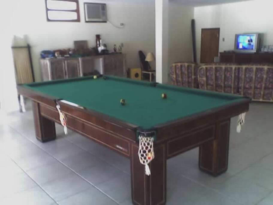 Mesa de snooker e sala inferior
