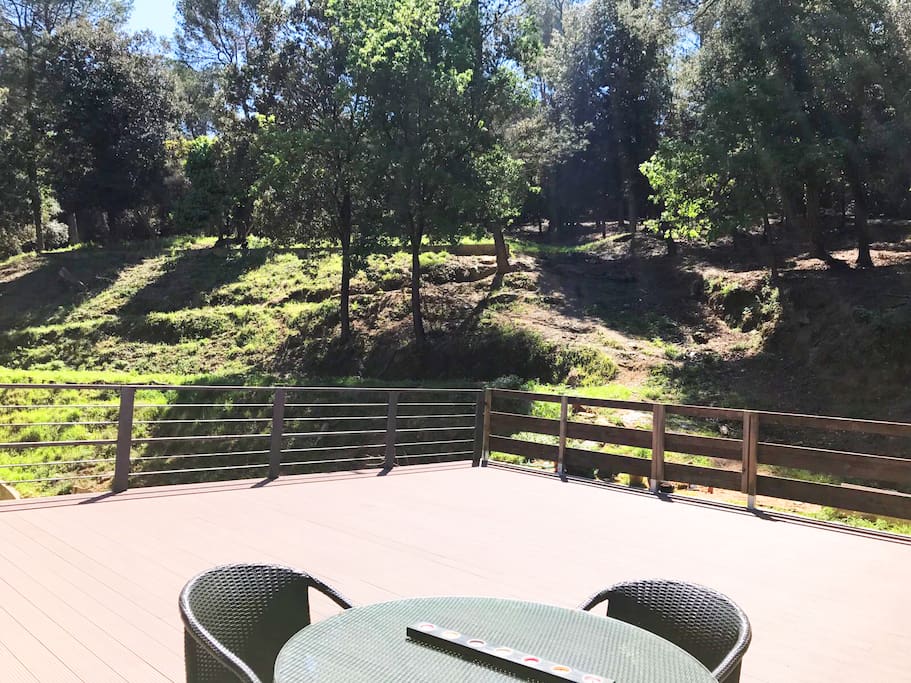 Large, relaxing terrace in the midst of Collserola Natural Park.