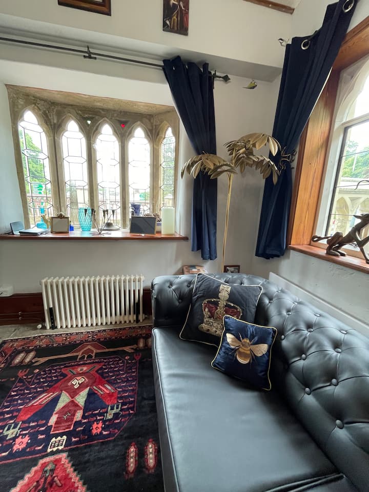 Gothic Victorian Gate House & Hot Tub Welshpool - Shropshire