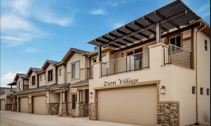 Newspacious, Zion Village 7bd/6ba, Sleeps 32, Pool, Lazy River, View - Utah