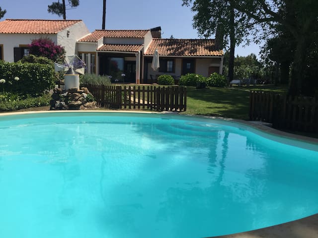 Casa rustica,jardim e piscina privada, zona calma