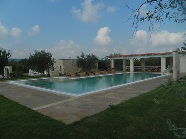 Trulli nella campagna pugliese gallery image 5