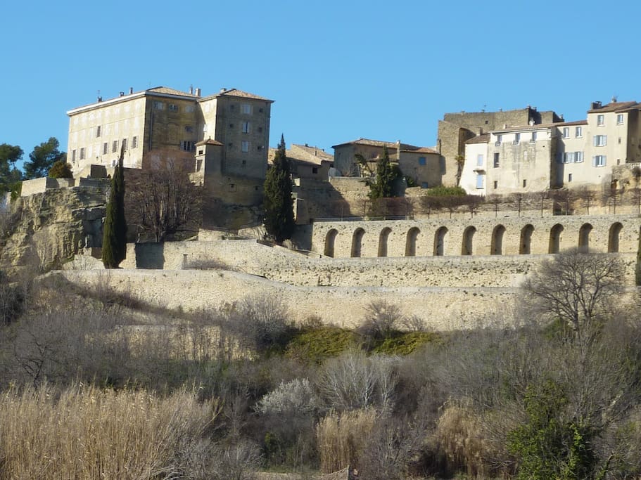 Lauris, le château et ses terrasses
