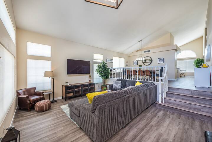 Incredible Home up to 12 guests, with pool gallery image 2