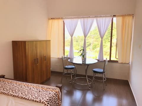 Lake front 4 Bedroom Cottage in Munnar