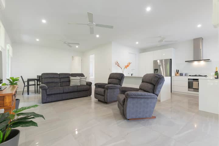 Luxury On Mudlo, 4 Bedroom Home With Heated Pool - Port Douglas