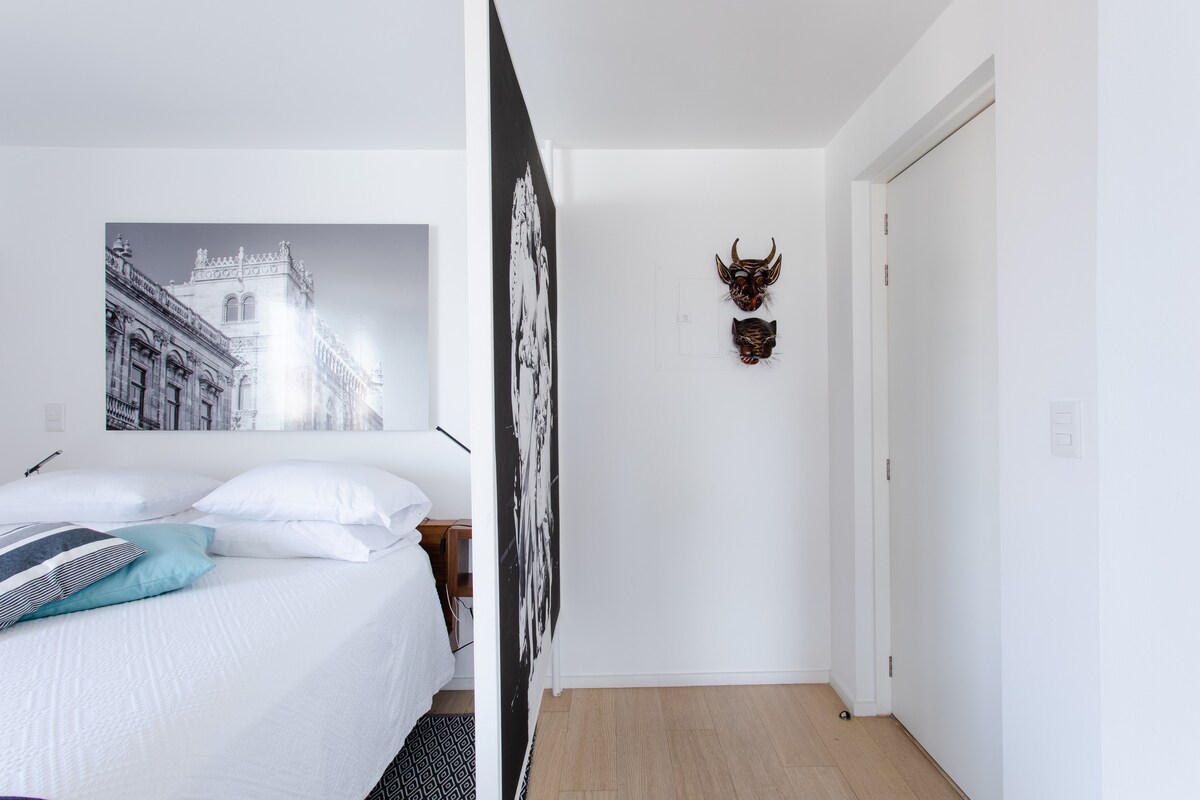 Kitanda kizuri sana cha malkia!