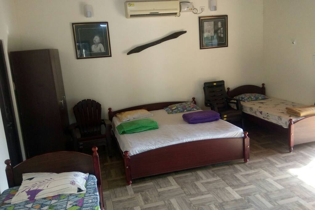 Can accommodate upto 4 persons