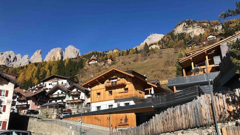 Bright and spacious penthouse, 10 minutes from the cable car.