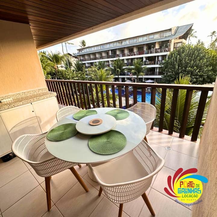 Აივანი აუზებს გადაჰყურებს 