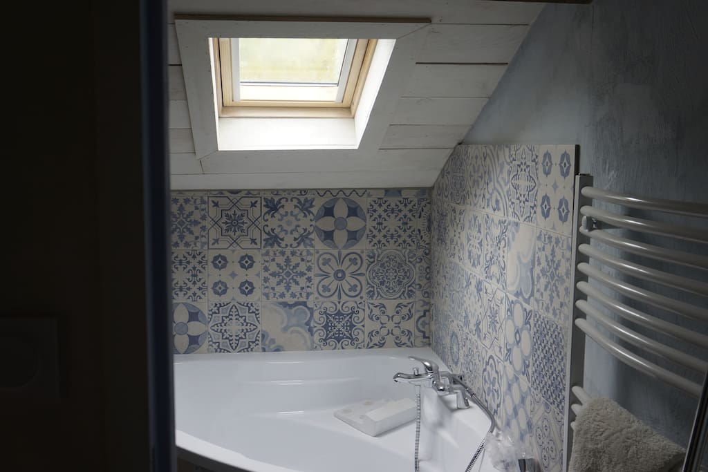 SALLE D EAU baignoire d angle