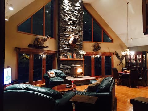 Black Bear Lodge hot tub and heated pool.