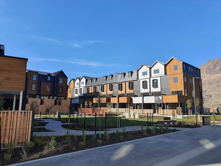 Brand New, great views and Central and fast fibre Apartments for Rent