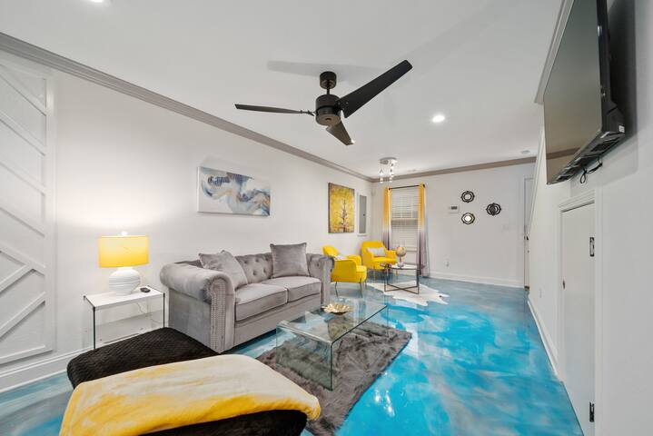 Beautiful Sophisticated Boutique B gallery image 5