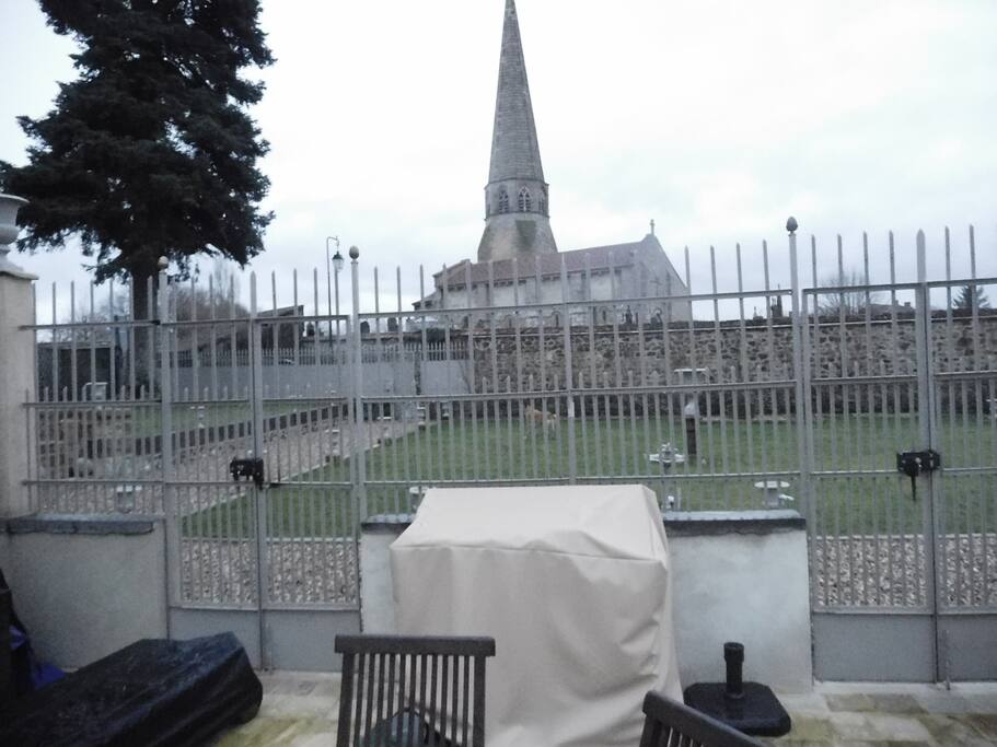 vue sur le jardin depuis la serre